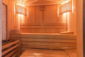 Hadrian s Gate Old Town