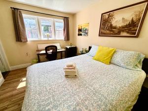 Bright&Modern Space Perfect for couple and Family Step to public transit in Toronto