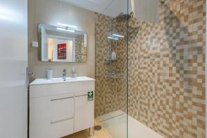 Funchal pad with Harbor Views & cool Aircon Bliss