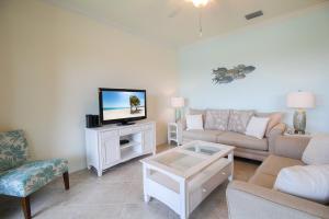 Exquisite 2 BR Lake Front Condo In Lakewood National Golf Club