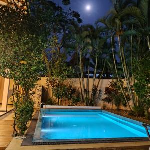 A tropical paradise; stunning house, pool, garden