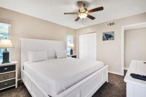 Relaxing canal front 2 BR pool home in North Port - Pineapple Way