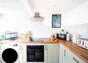 Open Mind Property - HotTub, 2 Guests & 1 Bed