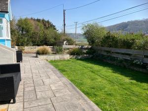 Blue Lodge - by the sea, sauna, BBQ, private garden and parking