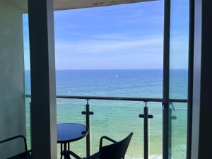 Newquay Rocklands Beach View