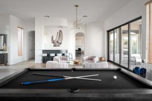 Sierra Luxe Home - Chic Design Dream Backyard with Pool