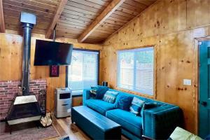 Cozy Big Bear cabin for couples Hot tub,deck,pets,WiFi