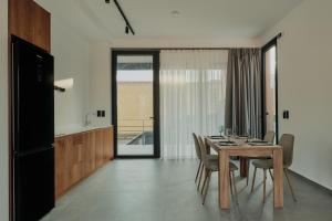 Barefoot Luxury Eressos Apartments