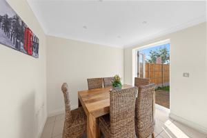 Exquisite 4 Bedrooms with 2 en-suite