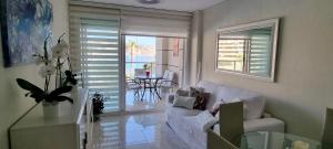 Magic holiday - 1st line, seaview, pool & parking