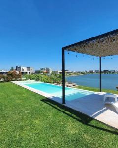 Casa Familiar Vista al Lago - Barrio Privado Escobar - 3 habitaciones - Pileta Climatizada y Jacuzzi - Parrilla - 364HOUSE