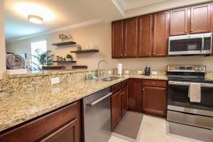 Exclusive 2 BR Lakefront Condo in Lakewood National
