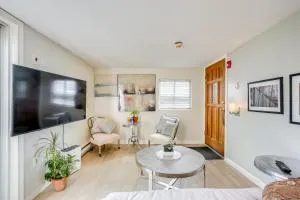 1 Block to Beach Pet-Friendly Apt with Yard in Lynn - Lynn