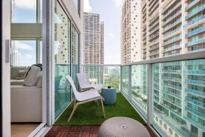 BrickellRiver LOFT with parking & 12 min to South Beach