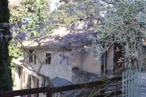 Mas provencal traditionnel - Сегюре