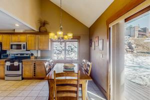 Mountain Dreams Condo