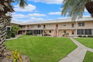 2 BR second story condo close to beaches