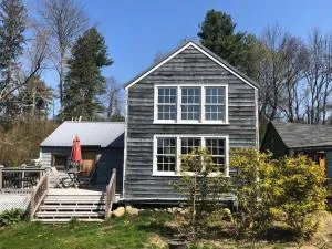 Light-filled Carpenter's Cottage in Stockbridge - South Lee