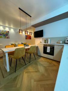 Munich Top Place direkt am Karlsplatz - Stachus 70 qm mit 2 Schlafzimmer Apartment Mila