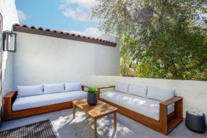 Chic 3BR Escape Steps from Old Town Bars Free Parking