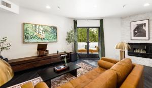 Chic 3BR Escape Steps from Old Town Bars Free Parking