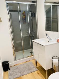 Appartements CINELOFT Gare, Cinema, PS5, Air Conditioning, Massage, Netflix, Prime Video : photos des chambres