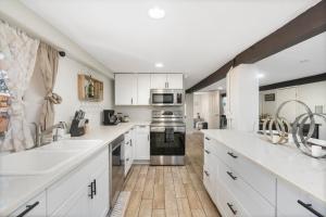 NEW I Hot Tub I Game Room I Arcade 15k Games I Nearby Hikes