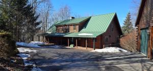 Coopers Run Five Bedroom Log Home with Hot Tub Pool Table and Views