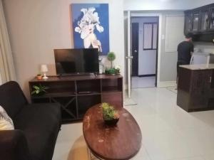 Royale 2BR Condo unit with free WiFi