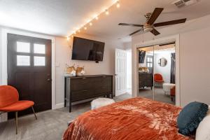 Peacock Paradise Home - Pool with Gazebo Bar & Firepit