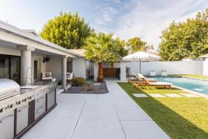 Peacock Paradise Home - Pool with Gazebo Bar & Firepit