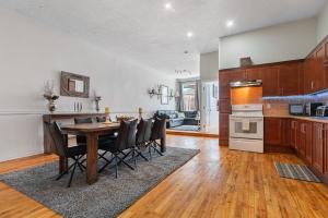 Trendy 2BR Getaway in Montreal