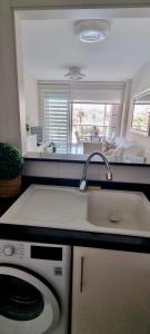 Magic holiday - 1st line, seaview, pool & parking