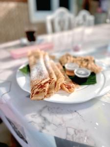 A Touch of Pink Secret Eco Retreat with Pool, Starlink WiFi, Netflix, Mountain Views - Peaceful Stay in Puerto Princesa Near Underground River, Firefly Watching, and Waterfalls - Perfect Stop Between El Nido, Port Barton, and Puerto City - Scooter Re