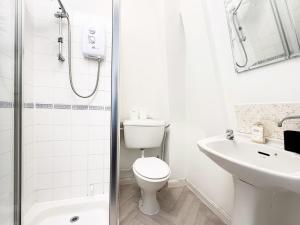 Fiona Place in Winchester city center- 3 Double Beds, 2 Single Beds, 2 Sofa Beds - FREE parking available upon request