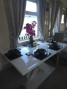 Exclusive Gold 3 Bed Luxury Caravan