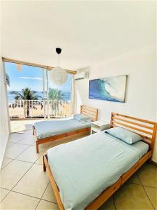 Large apartment with beach, pool and WiFi