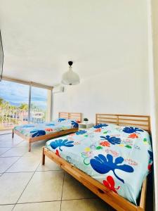 Large apartment with beach, pool and WiFi