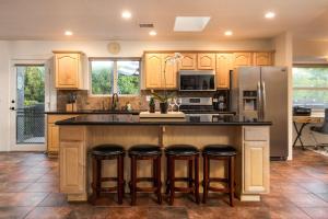 Crimson Canyon Home - Majestic Nature Southwest Charm