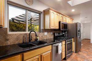 Crimson Canyon Home - Majestic Nature Southwest Charm