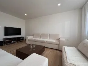 kompletne zariadený 3 izbový byt - Belá