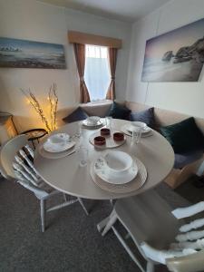 Buxtons Holiday Home - Park Holidays complex - St Osyth - Clacton-on-Sea