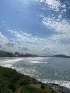 Praia a pé e piscina