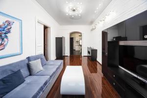 LVBQ Velvet Brick Apartment