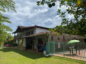 Descanso Total en San Gil Cabaña con Piscina Privada Villa Sofía 043