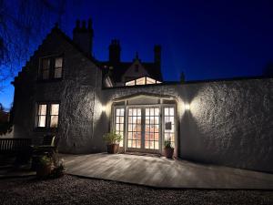 19th century 5-bedroom villa with free private parking