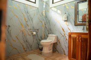 ROQUI Cozy Beachfront Cabin