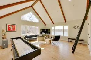 Pond Views Spacious and Quiet Carmel Hamlet Getaway - Carmel