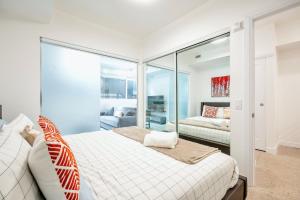 Modern 2BR-King Bed Basement Apartment Close to Downtown