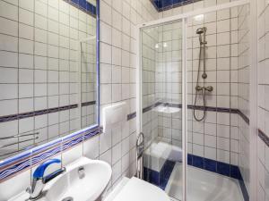 Apartment near Praia do Carvalho Beach